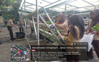 Wujudkan Sekolah Bersih dan Hijau, SMKN 1 Singosari Integrasikan Budaya Jum’at dan Program Adiwiyata